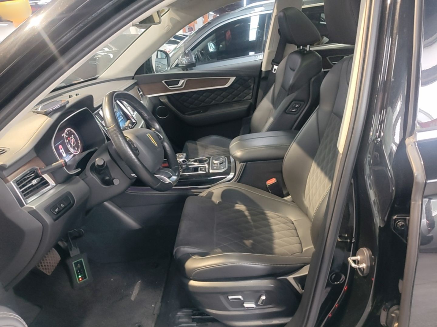 Hongqi HS7 2022 3.0T Automatic All-Wheel Drive ZhiLian Flagship Edition Five Seats — снимка 17