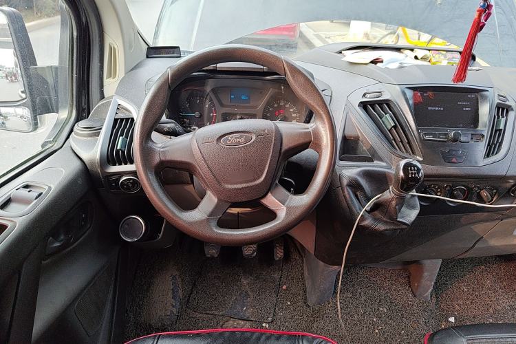 Used Ford Transit 2017 2.0T Diesel Multi-Purpose Commercial Vehicle Short Wheelbase Low Roof China V Standard