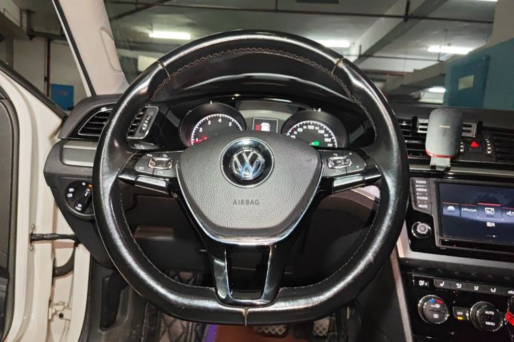 Used Volkswagen Lamando 2015 330TSI DSG Luxury Edition Steering Wheel