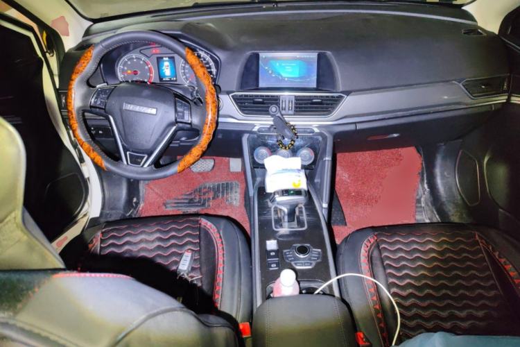 Used Haval H6 2018 Sport Edition 1.5T Automatic Two-Wheel Drive Elite Model China V Standard Center Console