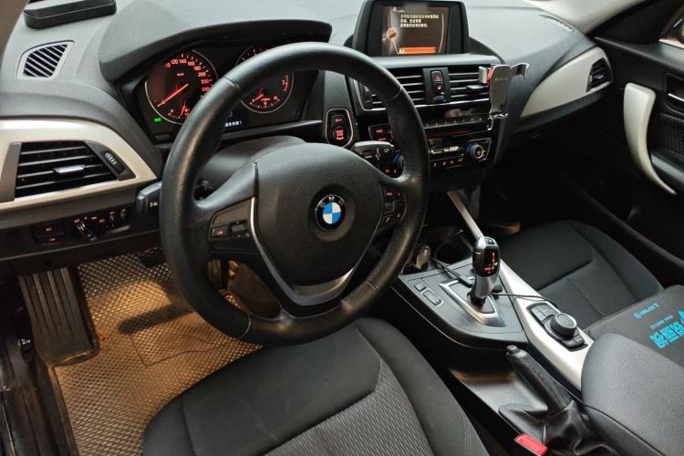 Used BMW 1 Series 2015 120i Leading Model Center Console