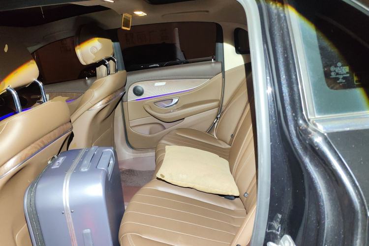 Used Mercedes-Benz E-Class New Energy 2022 E 350 e L Plug-in Hybrid Sedan Left Rear Seat