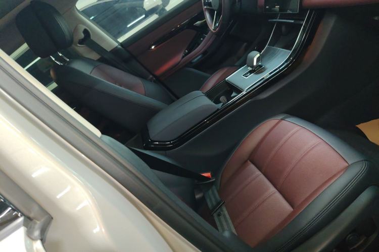 Used Land Rover Range Evoque 2024 Aurora L 249 PS Prestige Light-Chasing Edition
