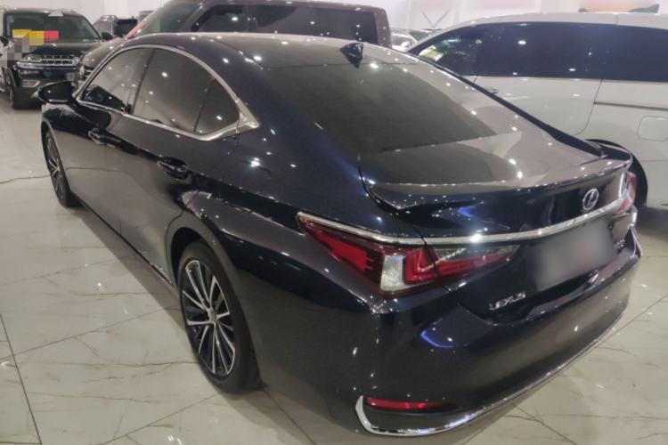 Used Lexus ES 2022 300h Deluxe Edition