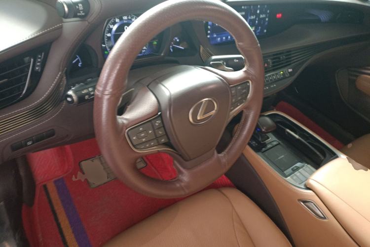 Used Lexus LS 2018 500h Excellence Edition China VI standard