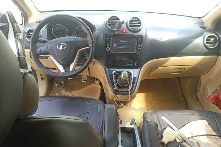 Used Haval H6 2011 2.0L Manual Two-Wheel Drive Urban Version Center Console