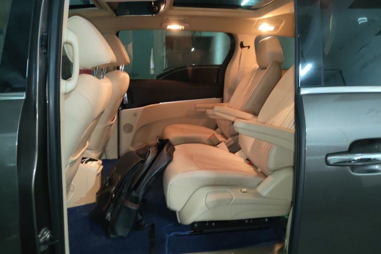 Used Buick GL8 2023 Land Executive Class Deluxe Model