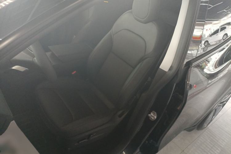 Used Tesla Model Y 2025 Rear-Wheel Drive First Edition Left Front Seat