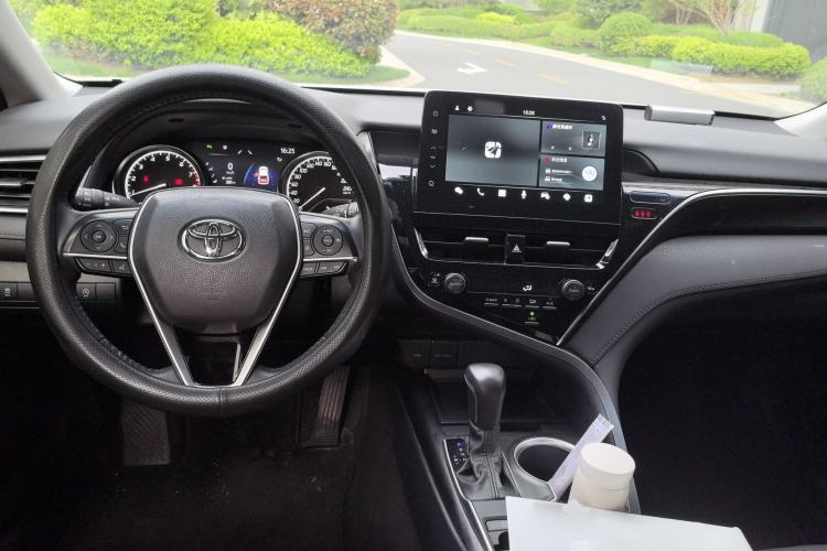 Used Toyota Camry 2021 2.0G Luxury Edition Center Console