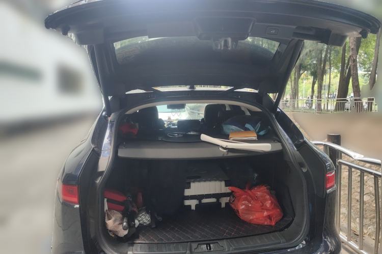 Used Jaguar F-PACE 2016 2.0T Two-Wheel-Drive R-Sport Sport Edition Trunk