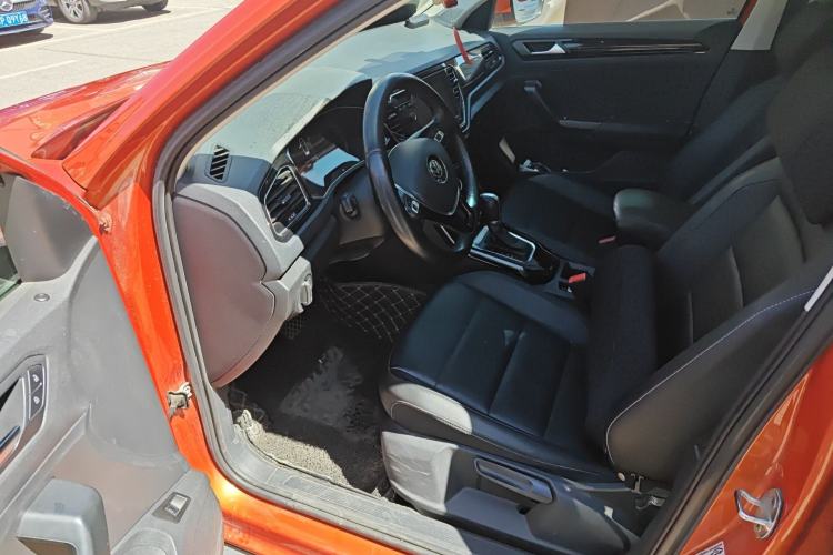 Used Volkswagen T-ROC 2019 280TSI DSG Two-Wheel Drive Comfort Version China VI Standard
