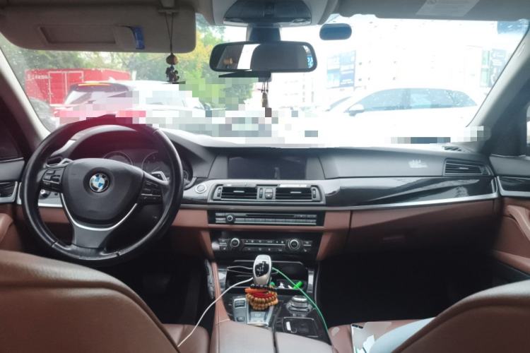 Used BMW 5 Series 2011 535i Sport Edition Center Console