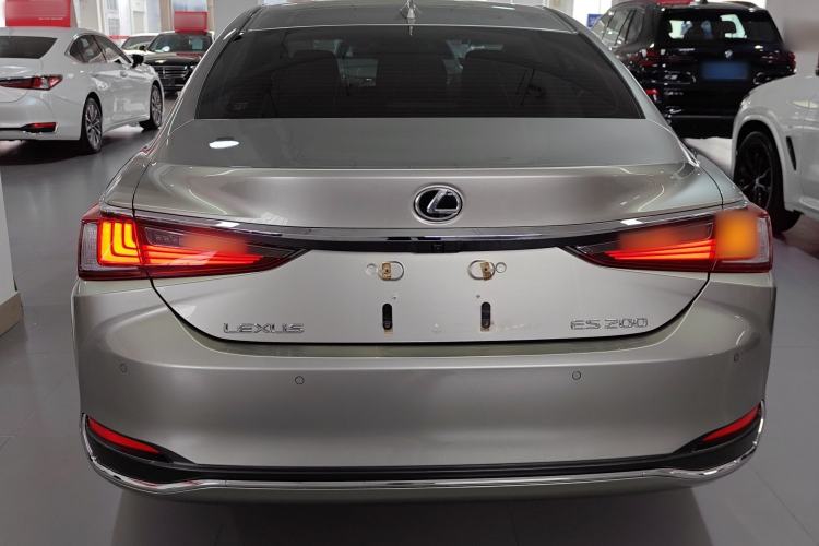 Used Lexus ES 2023 200 Excellence Edition
