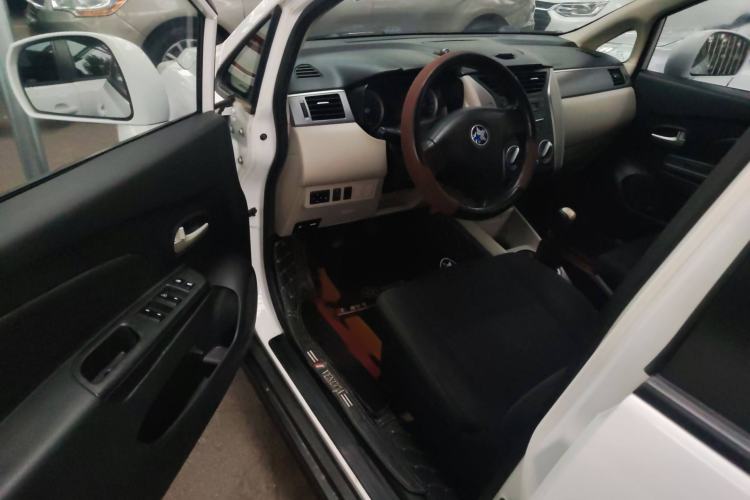 Used Venucia R50 2016 1.6L Manual Elite Edition
