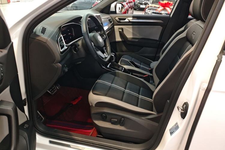 Used Volkswagen T-ROC 2024 300TSI DSG Two-Wheel-Drive Chen Guang Edition
