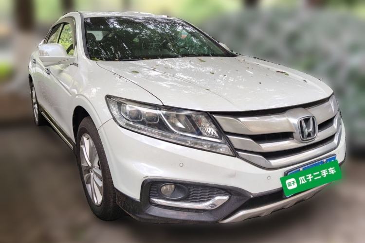 Used Honda Crosstour 2014 2.4L Luxury Edition Front Right 45 Deg