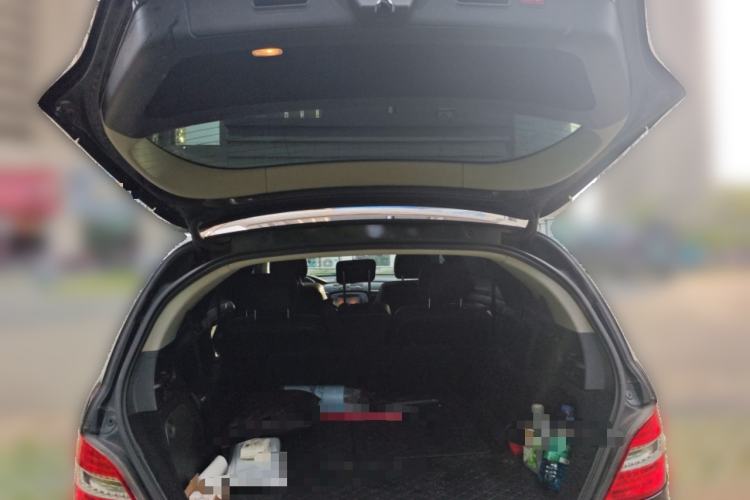 Used Mercedes-Benz R-Class 2017 R 320 4MATIC Business Edition Prestige Model Trunk