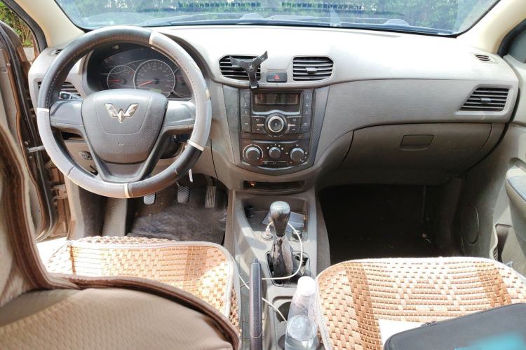 Used Wuling Hongguang 2018 1.5L Classic S Base Model Center Console