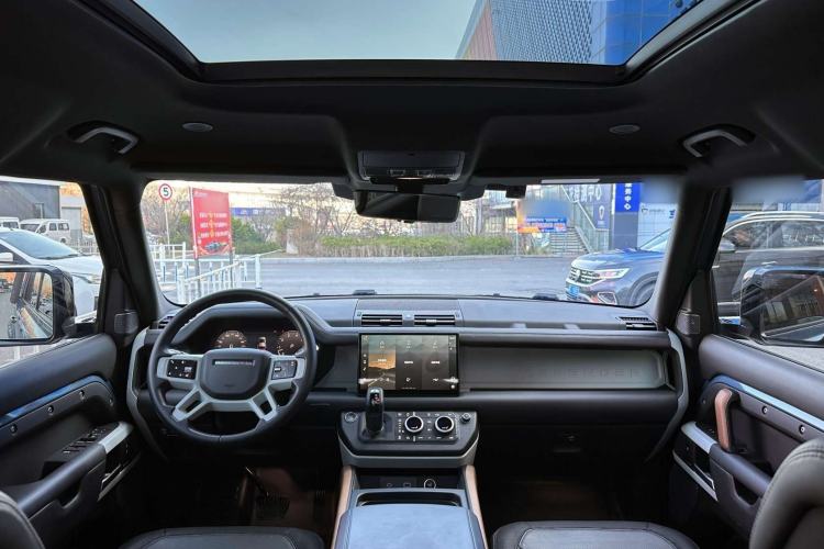 Used Land Rover Defender 2023 Facelift 110 3.0T P400 X-DYNAMIC HSE Interior 2