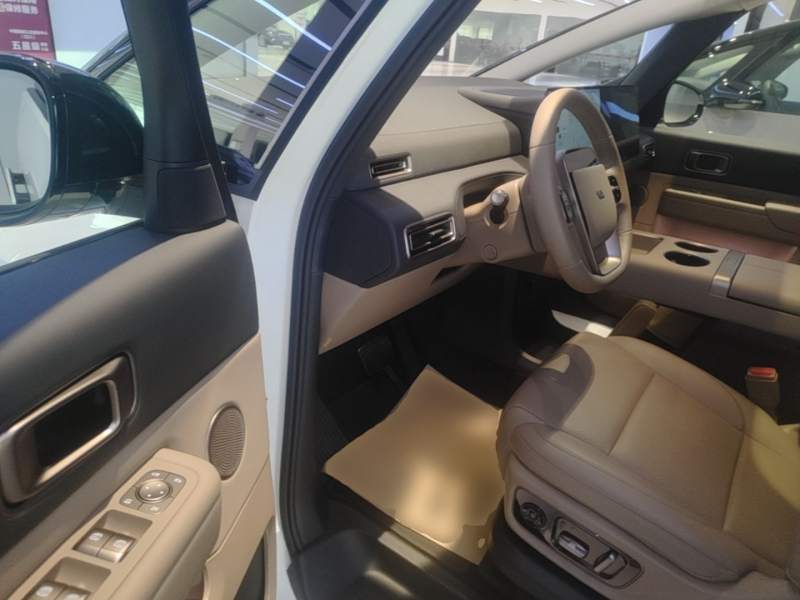 Used Li Auto MEGA 2025 Ultra Smart Refreshed Edition — 15