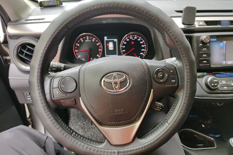 Used Toyota RAV4 2016 2.5L Automatic 4x4 Elite Edition Steering Wheel