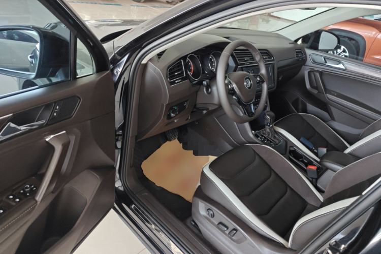 Used Volkswagen Tiguan L 2018 Facelift 330TSI Automatic Two-Wheel Drive Luxury Edition Driver Seat