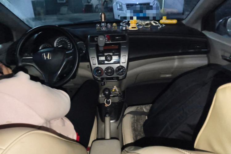 Used Honda City Classic 2012 1.5L manual Elite Edition Center Console