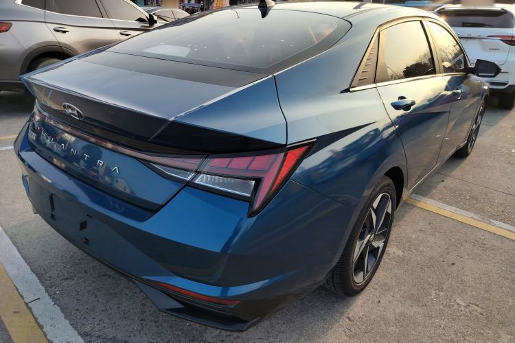 Used Hyundai Elantra 2021 1.5L CVT LUX Prestige Edition
