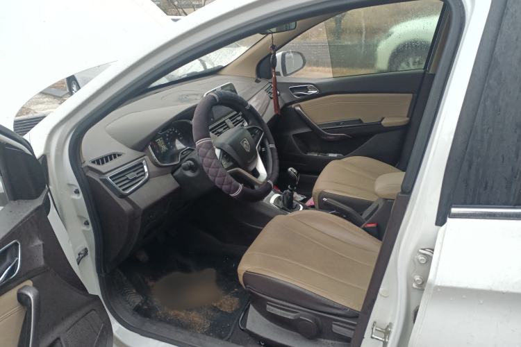 Used Baojun 310W 2017 1.5L Manual Fashion Model China V