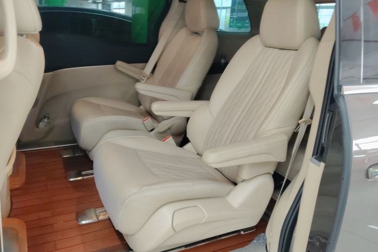 Used Buick GL8 2023 Facelifted Land Cruiser Executive Luxury Version