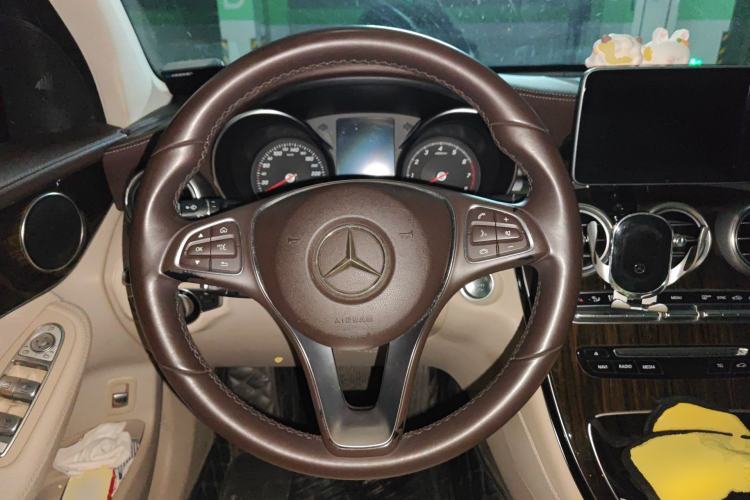 Used Mercedes-Benz GLC 2016 GLC 260 4MATIC Luxury Model Steering Wheel