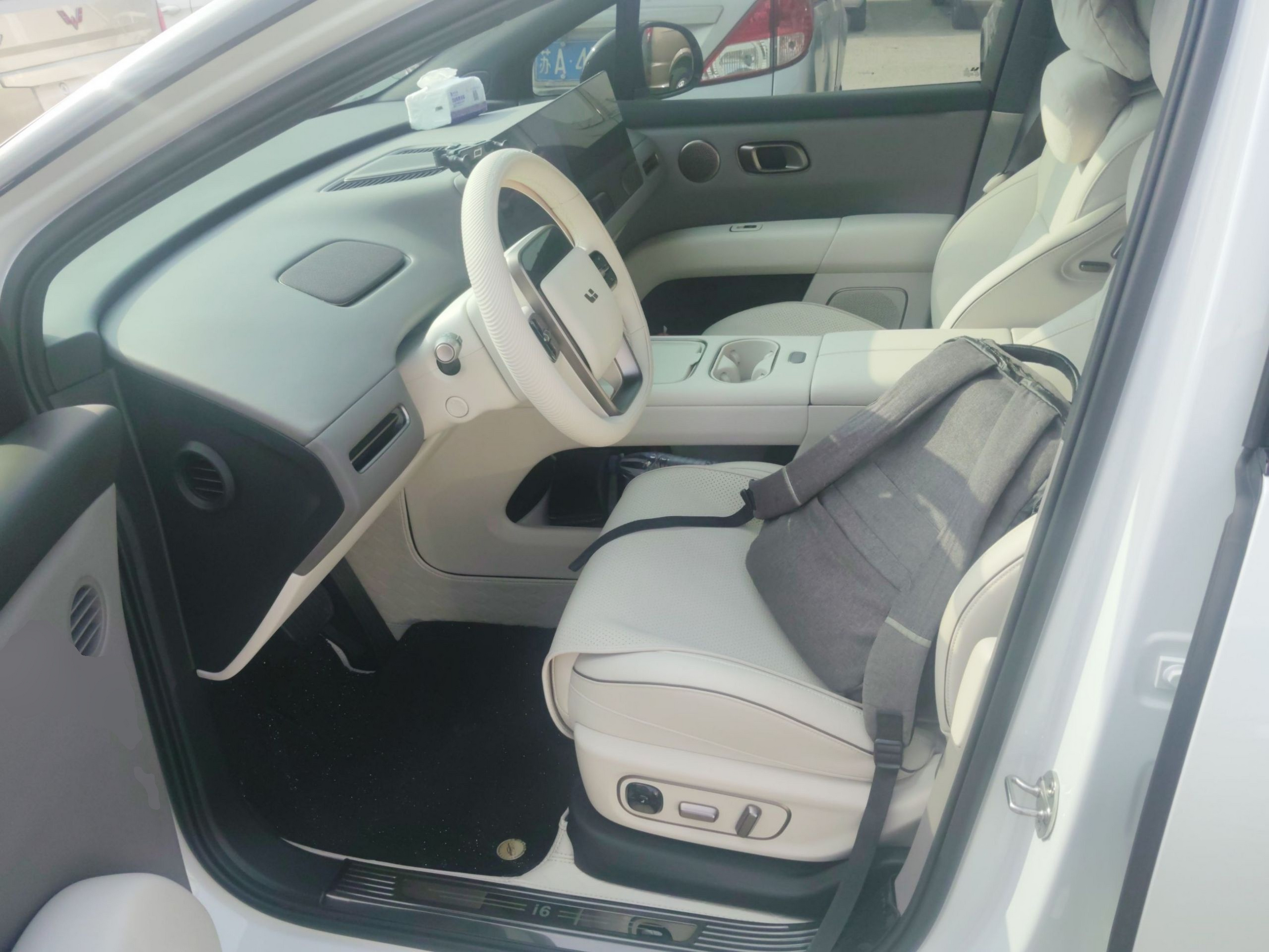 Переднее сиденье в автомобиле