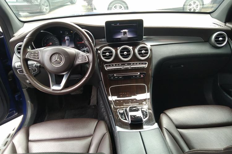 Used Mercedes-Benz GLC 2019 Facelift GLC 260 L 4MATIC Luxury Model Center Console