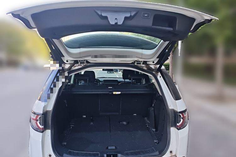 Used Land Rover Discovery Sport 2018 240 PS HSE Version Trunk