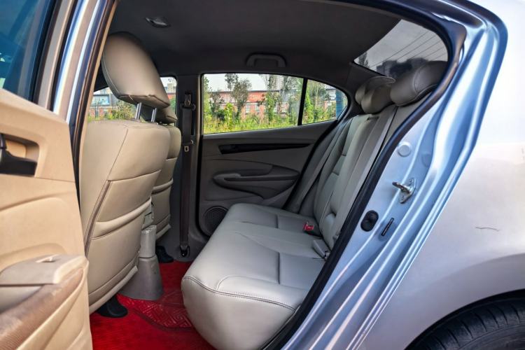 Used Honda City Classic 2012 1.5L manual Comfort version
