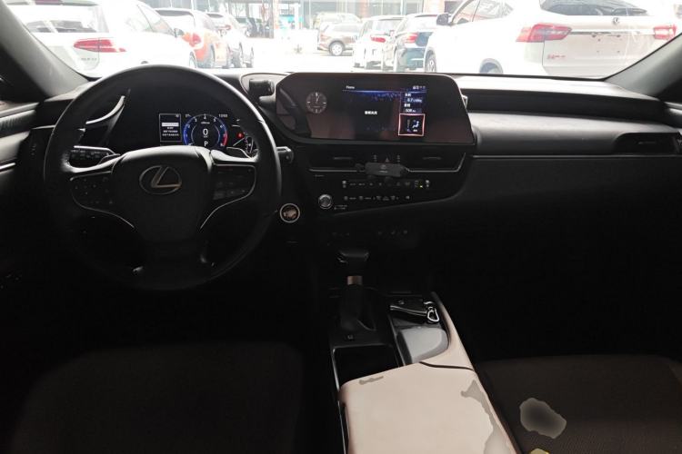 Used Lexus ES 2021 200 Luxury Edition Center Console