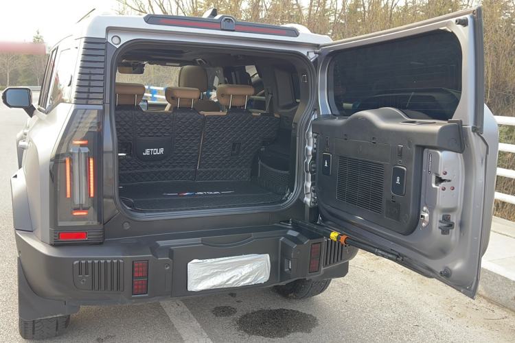 Used JETOUR Traveler 2023 2.0T All-Wheel Drive CrossPRO+ Trunk