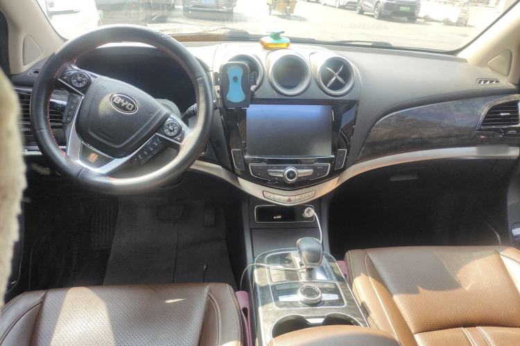 Used BYD Tang New Energy 2015 2.0T Four-Wheel-Drive Flagship Model