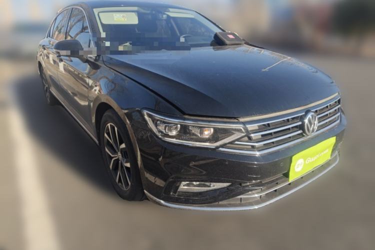 Used Volkswagen Magotan 2020 330TSI DSG Leading Model Front Right 45 Deg