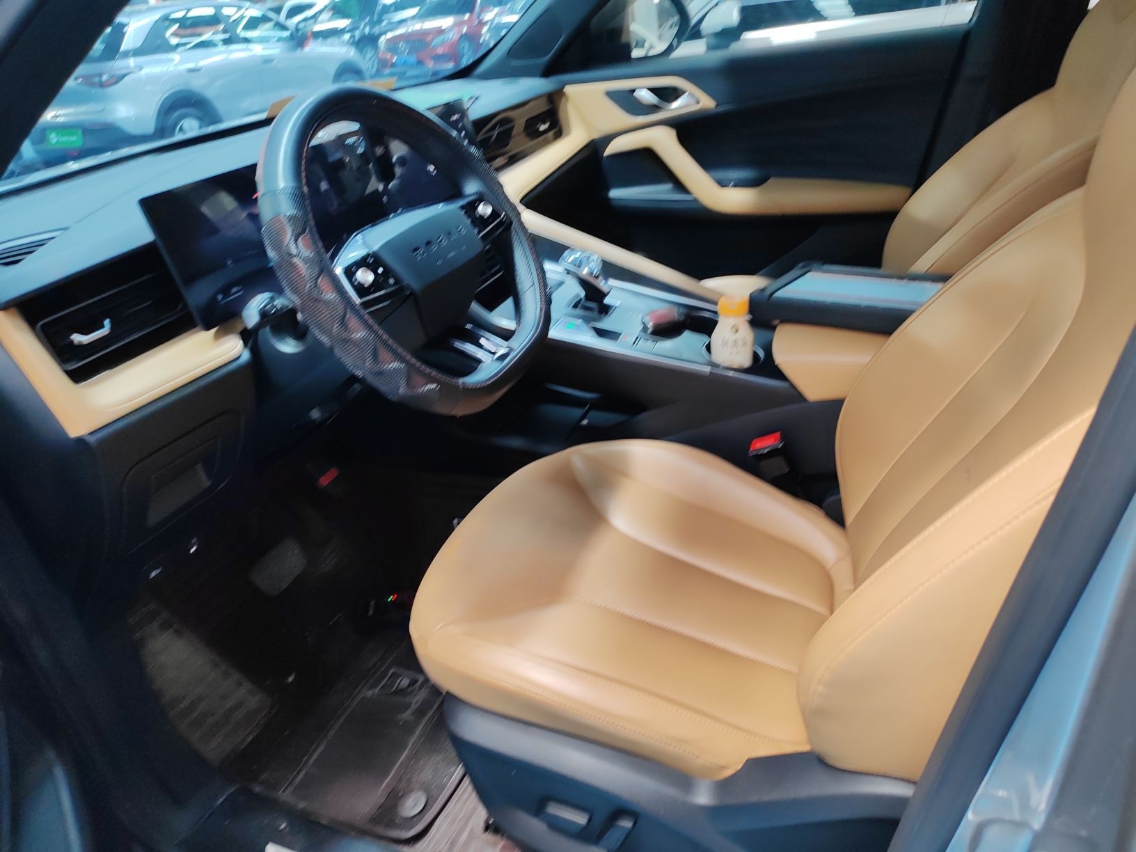 المقاعد الأمامية داخل السيارة