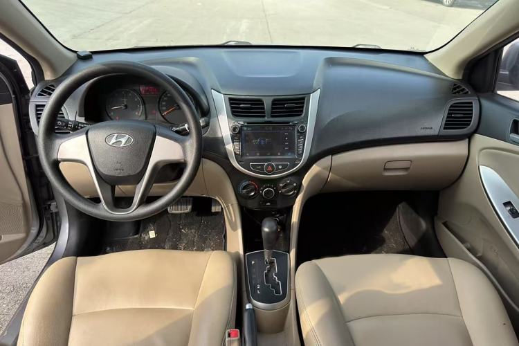 Used Hyundai Verna (older generation) 2014 1.4L Automatic Smart GLS Interior 2