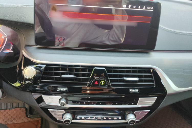 Used BMW 5 Series 2023 530Li Luxury Edition M Sport Package Audio And AC Panel