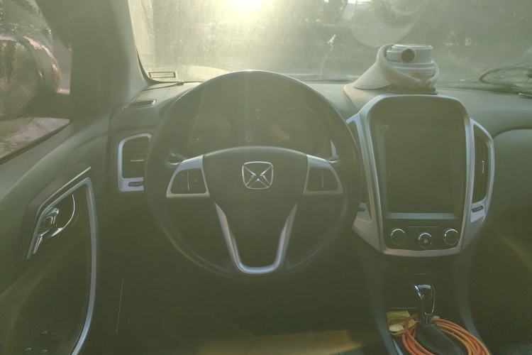 Used JMC Yusheng S350 2013 2.4T Automatic 2WD Diesel Luxury Edition 5 Seats Steering Wheel