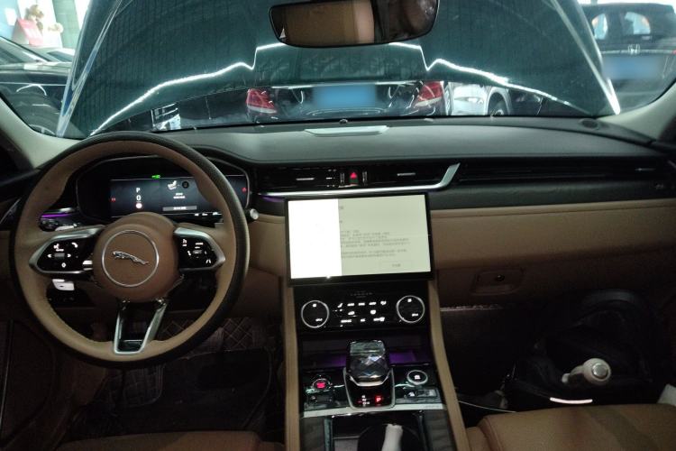 Used Jaguar XFL 2024 2.0T P250 Two-Wheel Drive Prestige Luxury Edition Center Console