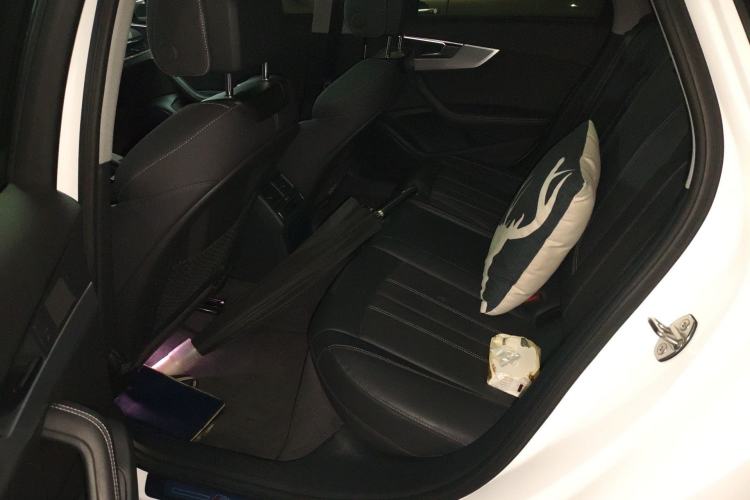 Used Audi A4L 2022 40 TFSI Luxury Dynamic Model
