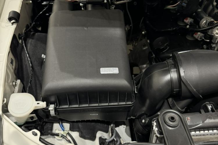 Used Mitsubishi Pajero  Interior 6