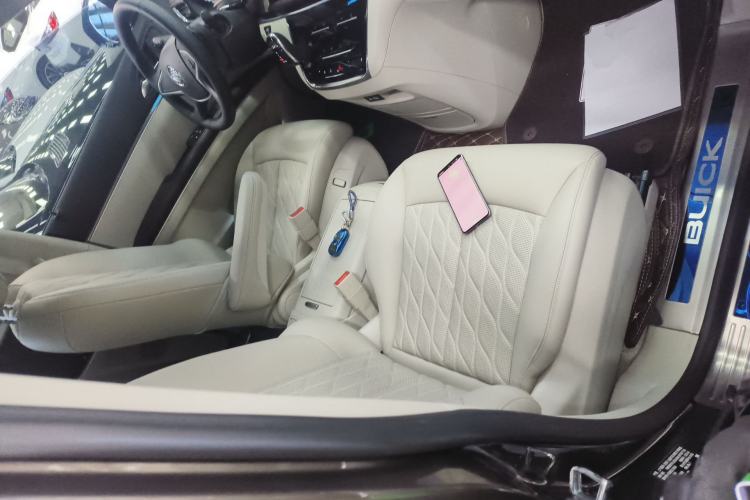 Used Buick GL8 2023 Land Executive Class Comfort Model