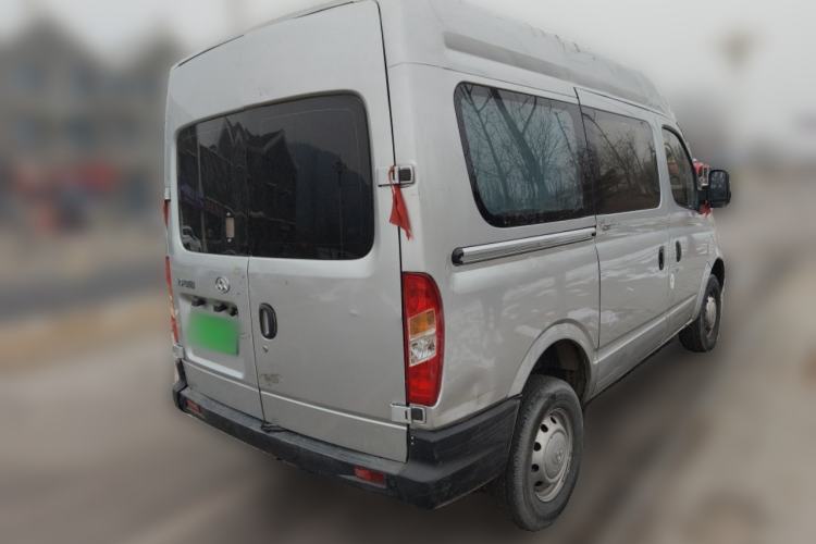 Used SAIC MAXUS Xintu V80 2016 2.5T Manual Aoyuntong National IV Short Wheelbase Mid-Roof 6-Seater