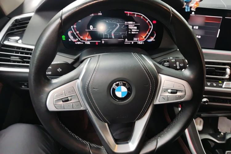 Used BMW X7 2021 xDrive40i Luxury Package with Leading Features Steering Wheel