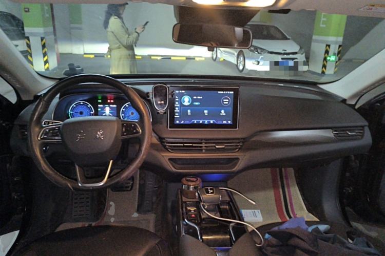 Used Hongqi E-QM5 2022 431 km Charge & Enjoy Edition
